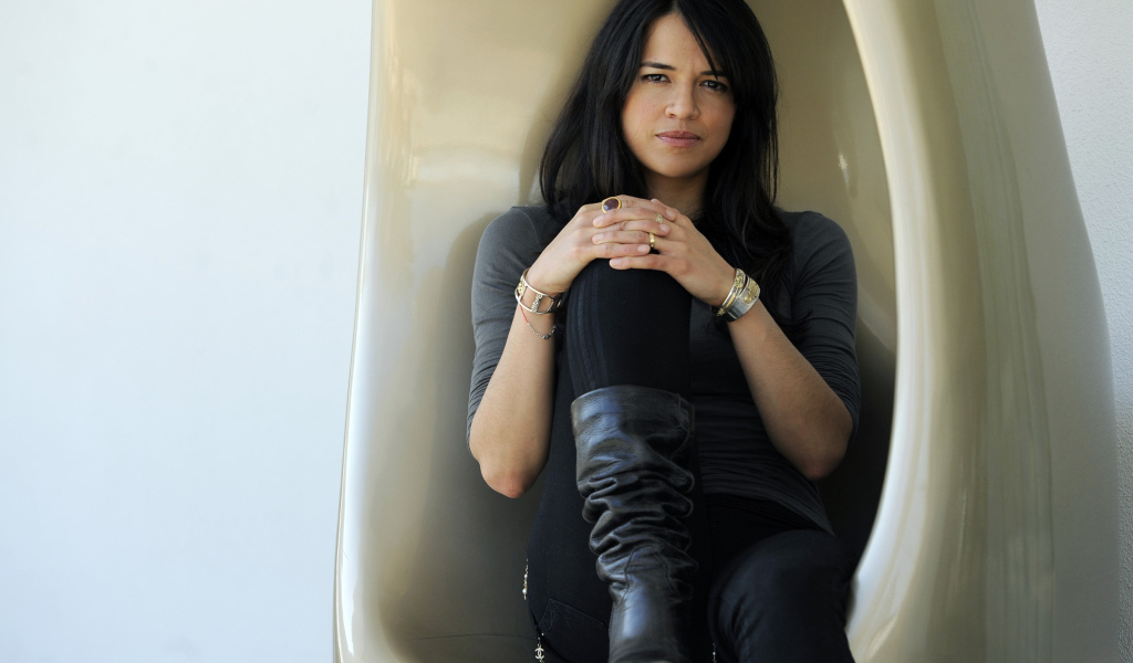 Популярная Мишель Родригес