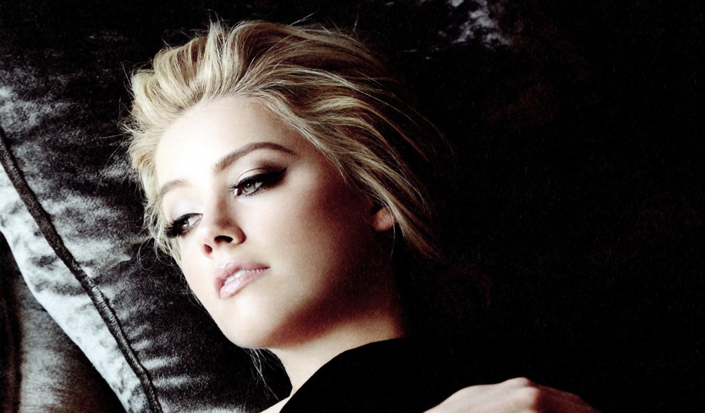 Прекрасная актриса Эмбер Хёрд