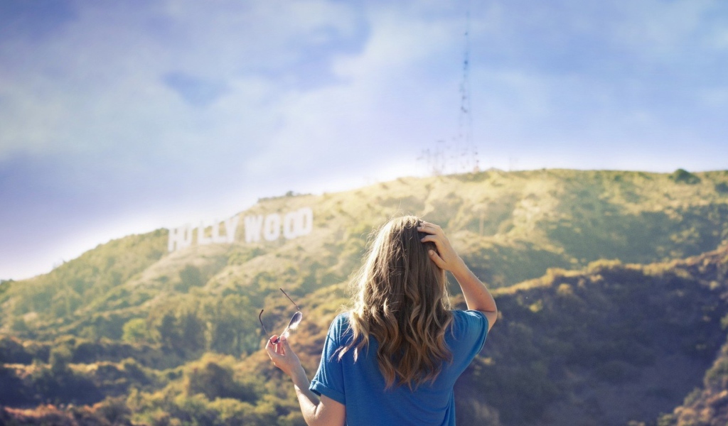 Девушка приехала в Голливуд