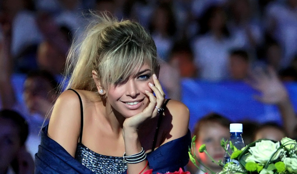 Красивая модель Вера Брежнева