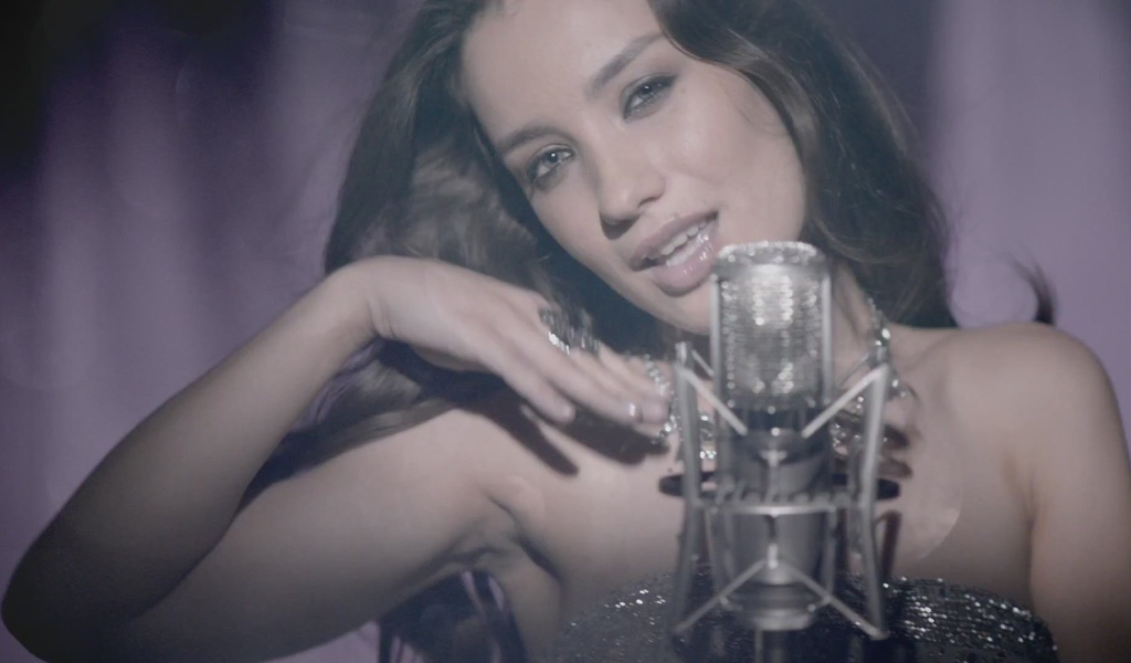 Модель Виктория Дайненко