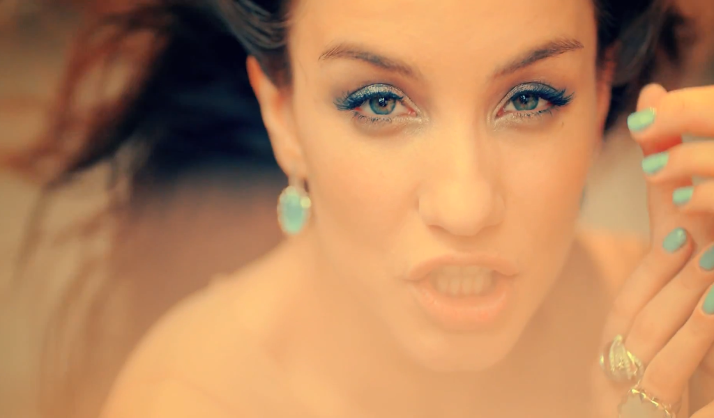 Популярная модель Виктория Дайненко