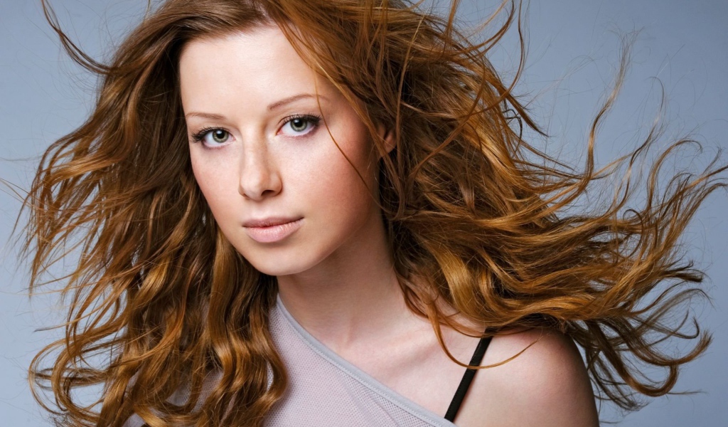 Популярная актриса Юлия Савичева