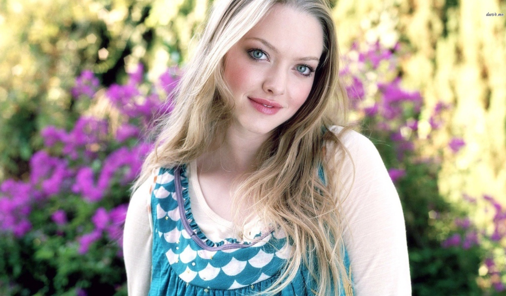 Красивая модель Аманда Сайфред