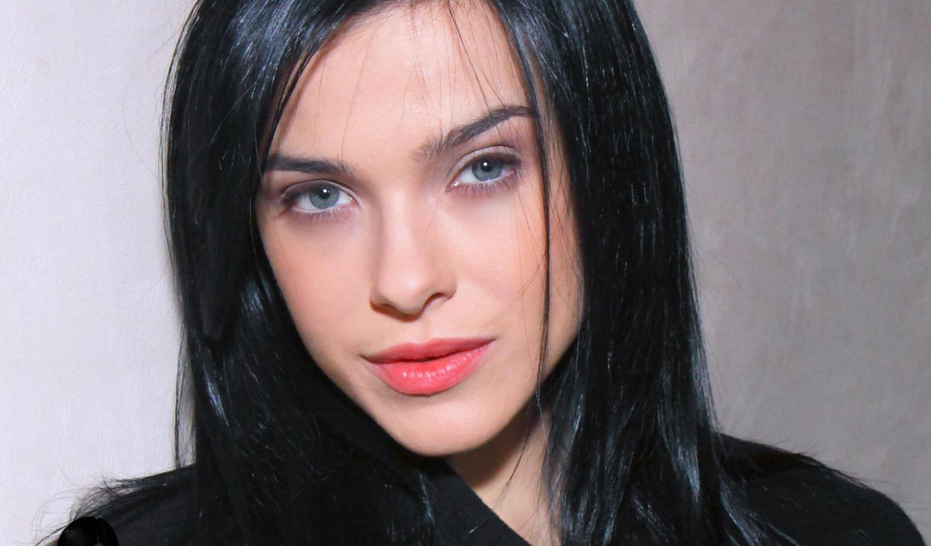 Знаменитая Елена Темникова