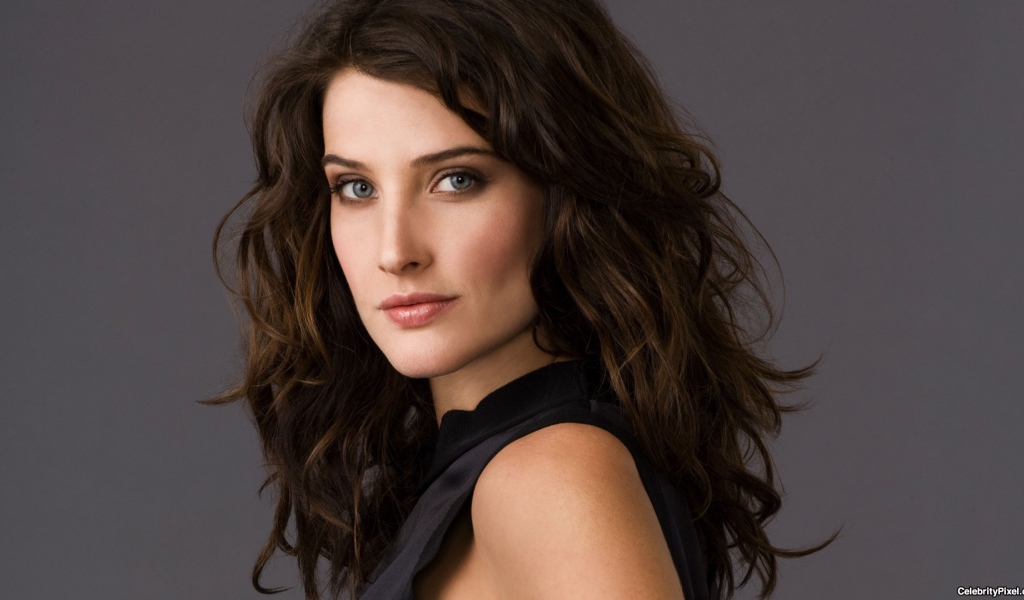 Красивая модель Коби Смолдерс