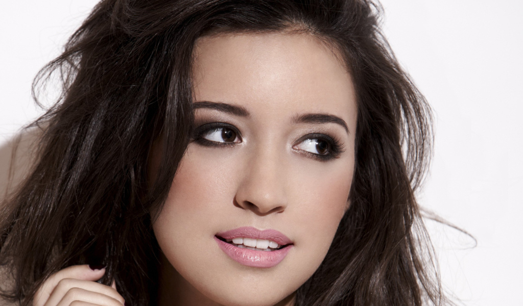 Популярная Кристиан Серратос