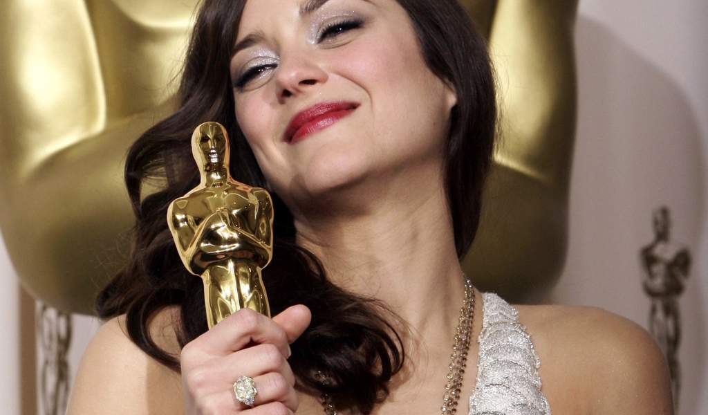 Популярная актриса Марион Котийяр