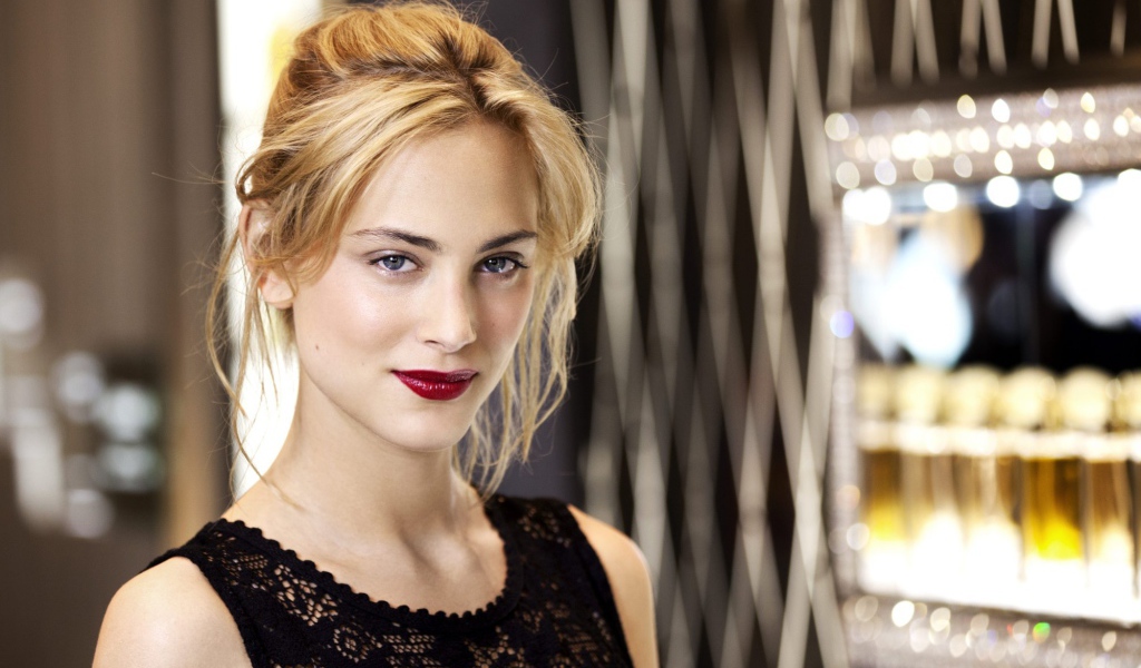 Популярная Нора Арнезедер