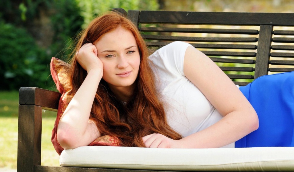 Очаровательная модель Софи Тернер