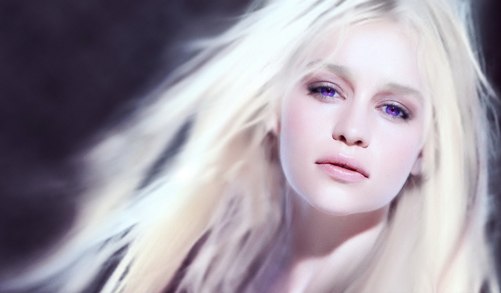 Знаменитая Эмилия Кларк