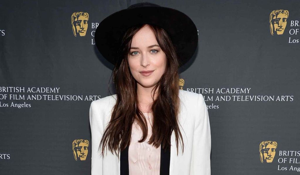 Красивая Дакота Джонсон