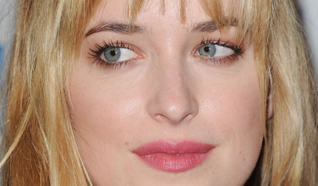 Очаровательная модель Дакота Джонсон