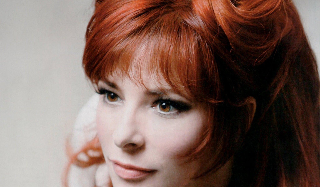 Популярная модель Милен Фармер