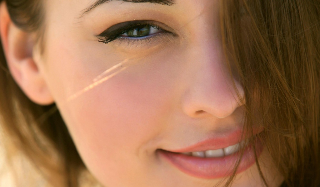 Красивые ресницы у девушки