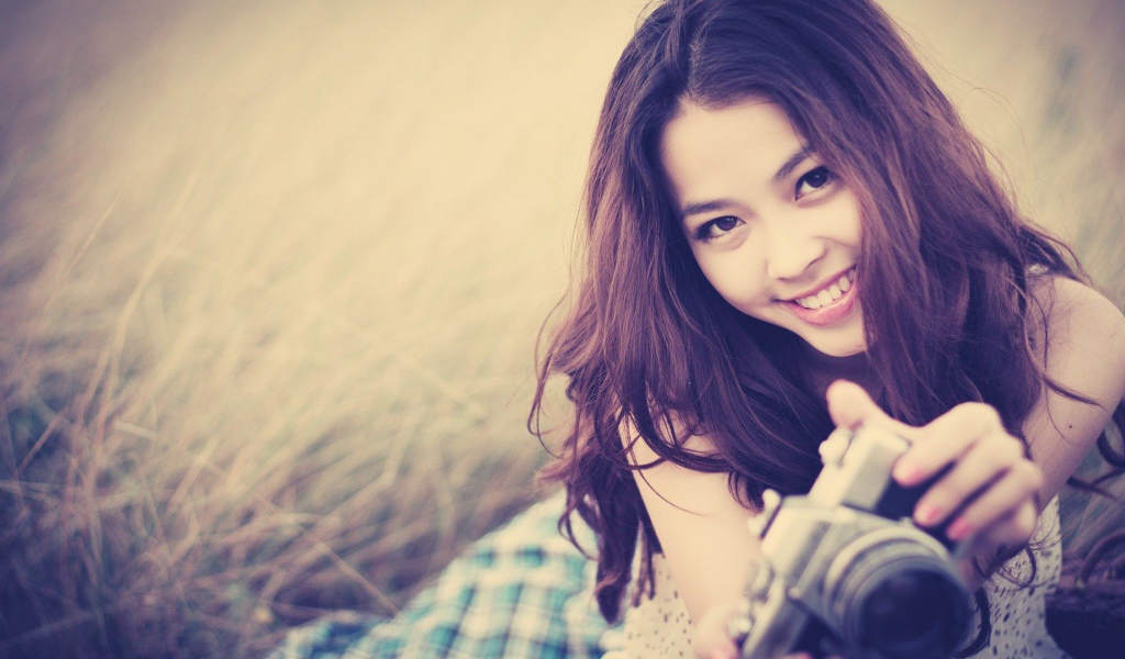 Девушка с фотоаппаратом