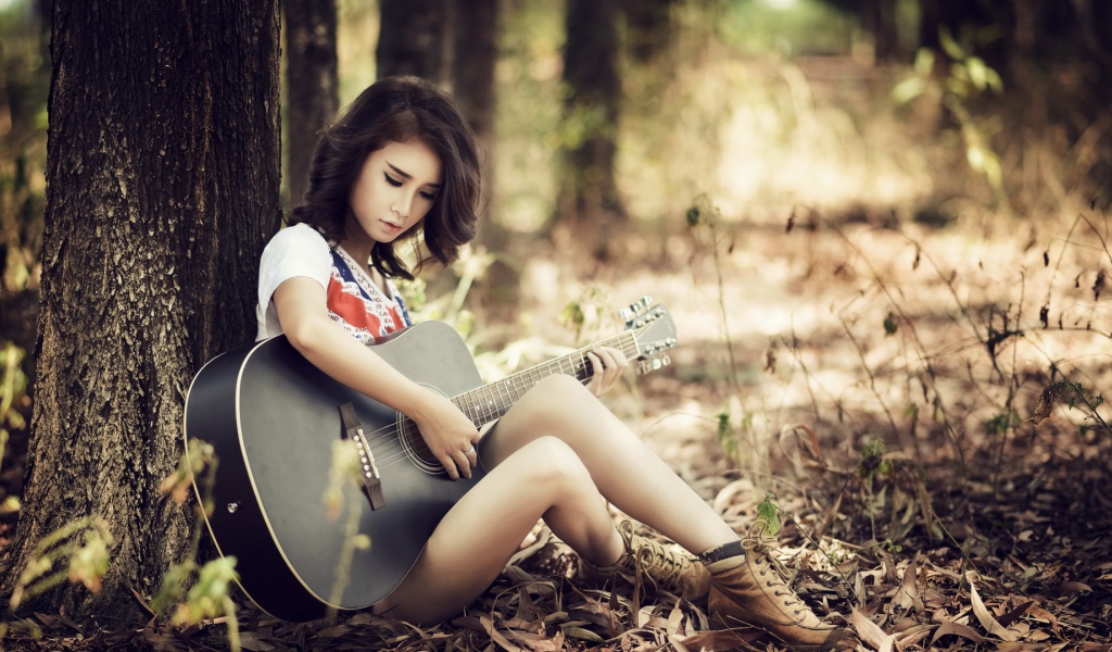 Девушка с гитарой