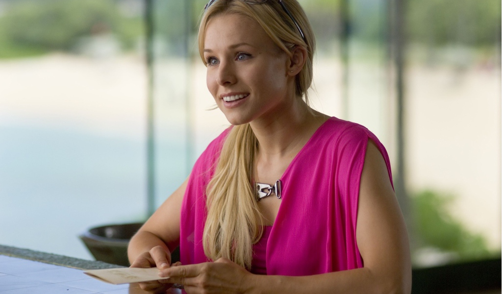 Актриса в розовом платье