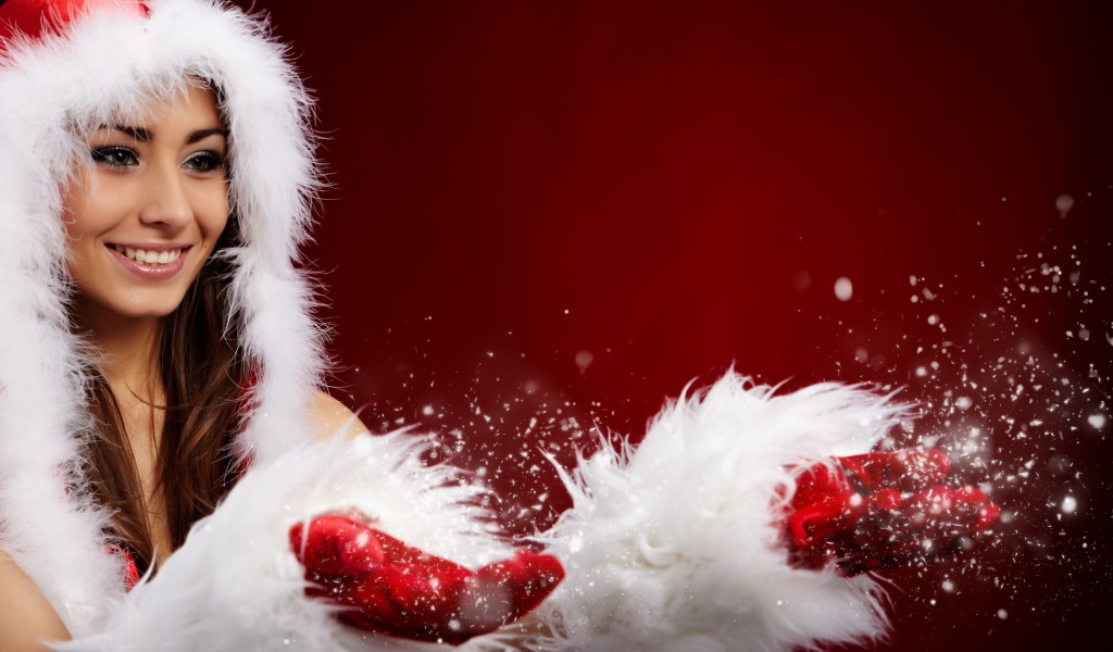Девушка в рождественской одежде