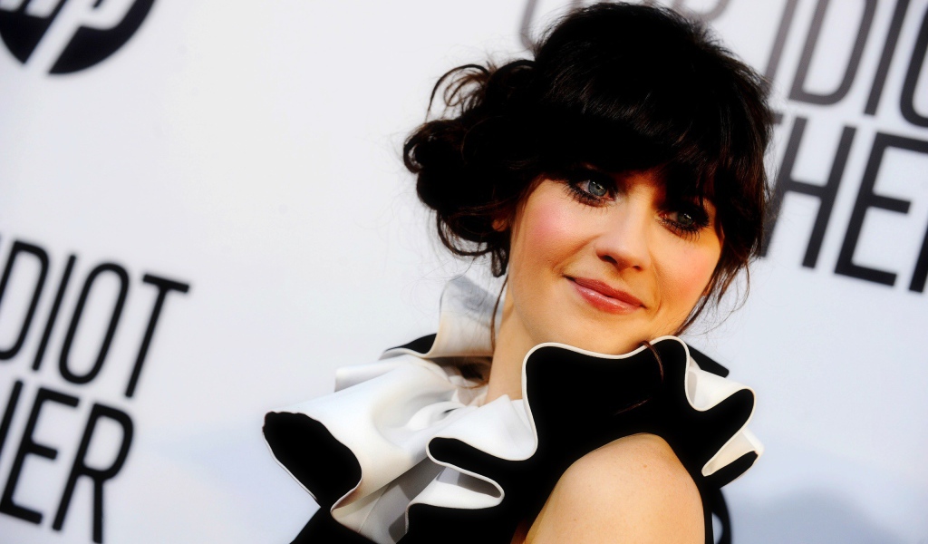 Брюнетка Дешанель