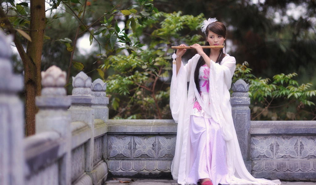 Девушка с флейтой