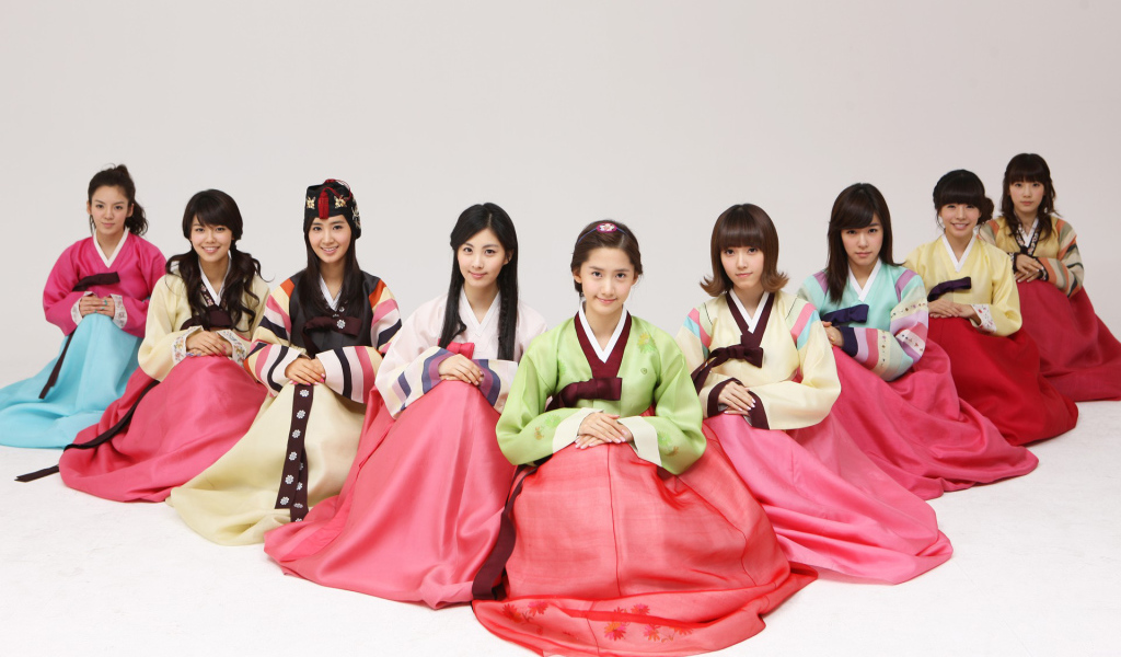 Корейские девушки в юбках