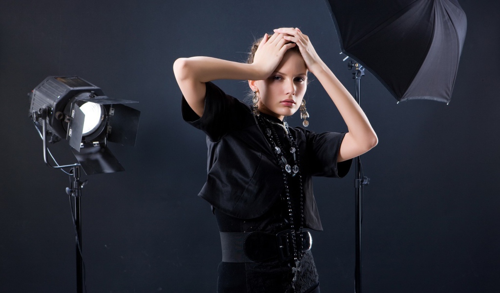 Девушка в фото салоне