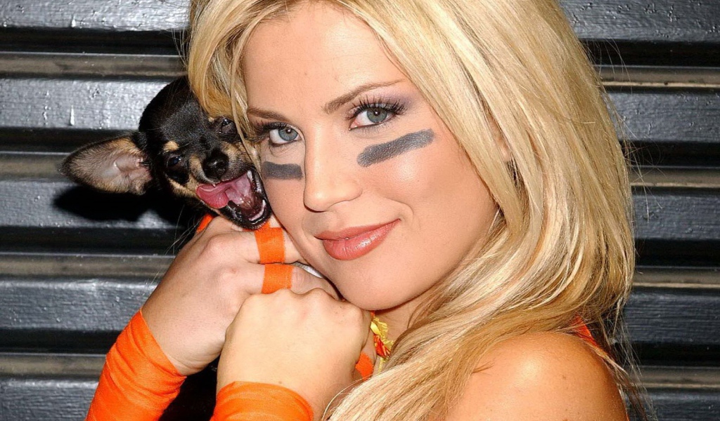 Вилла Форд с собакой