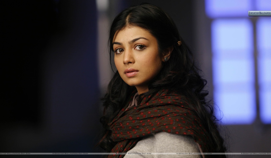 Брюнетка с черными глазами