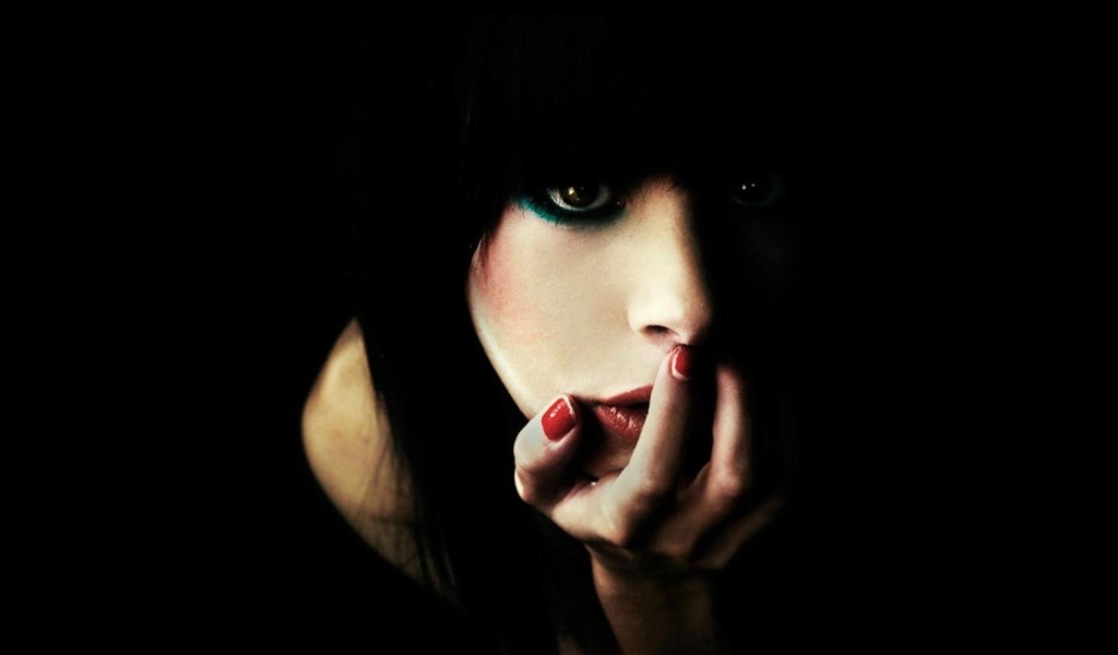 Девушка на черном фоне