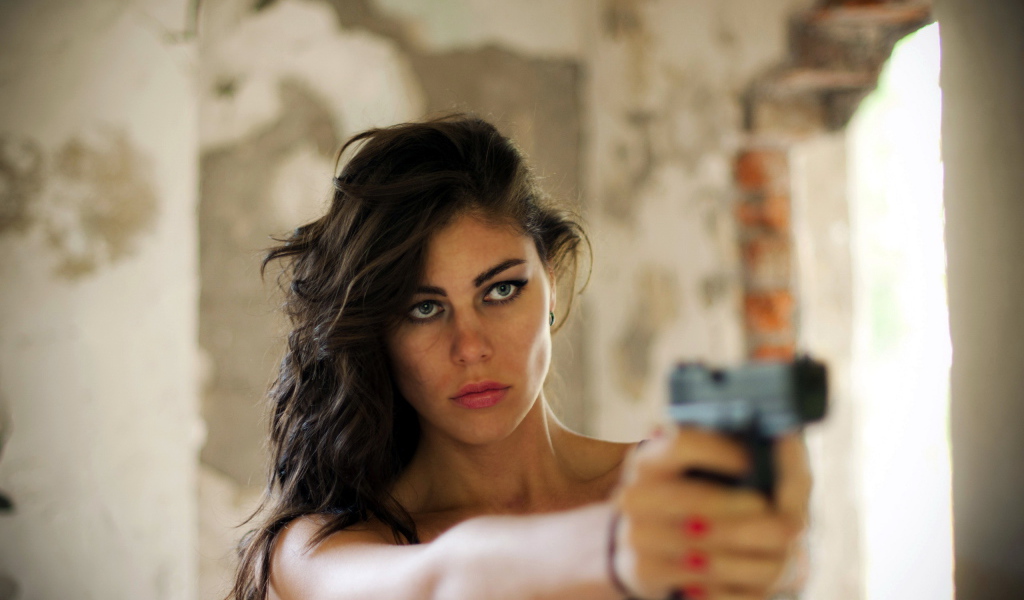 Девушка с пистолетом