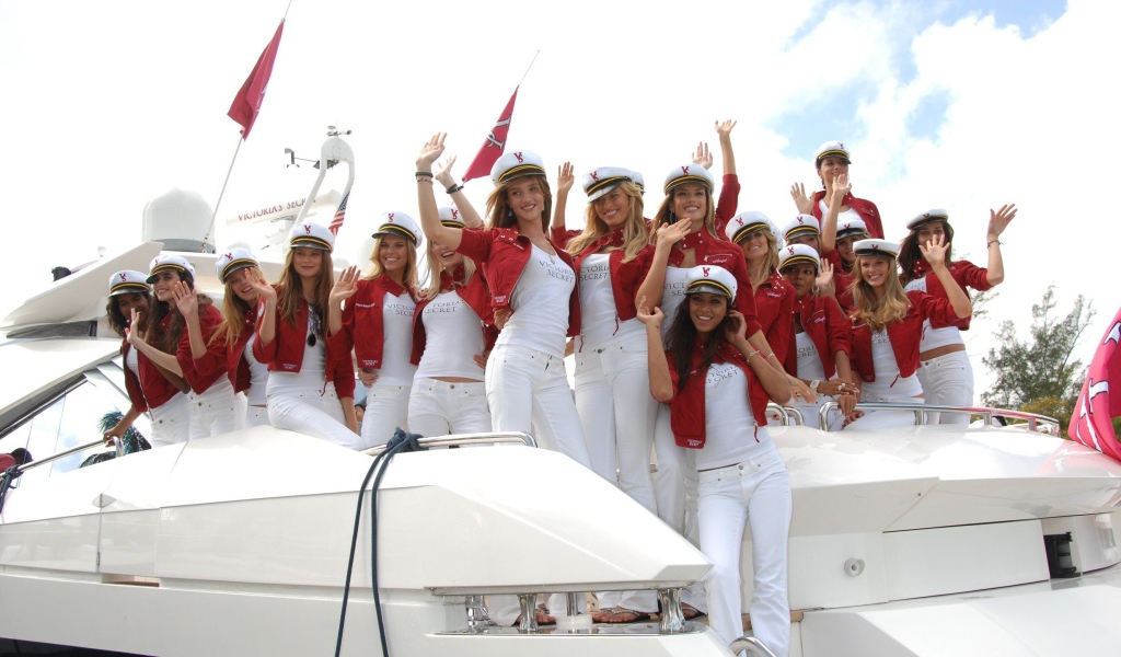 Групповое фото актрис