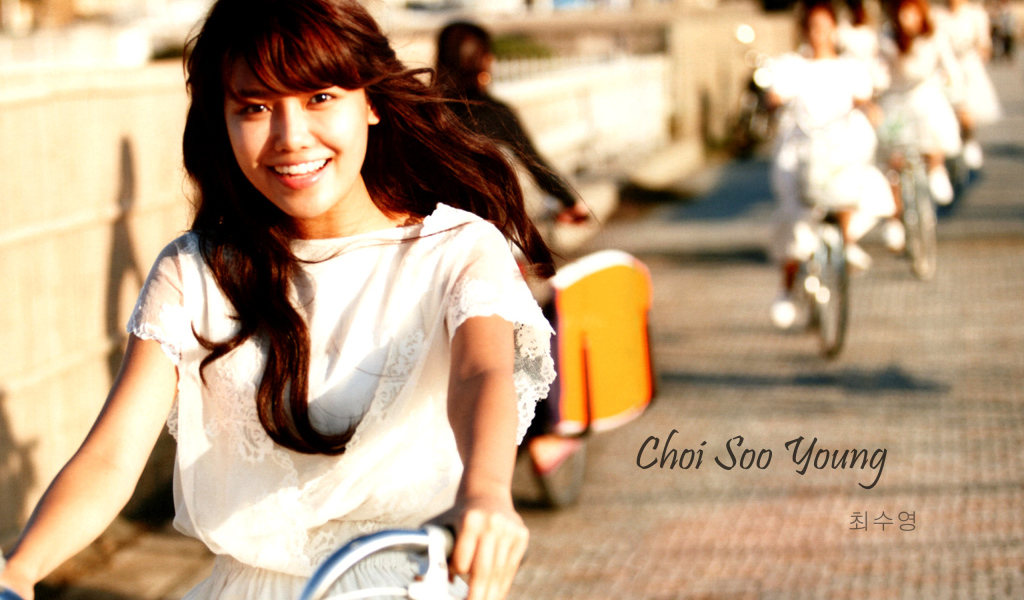 Корейские девушки на велосипедах