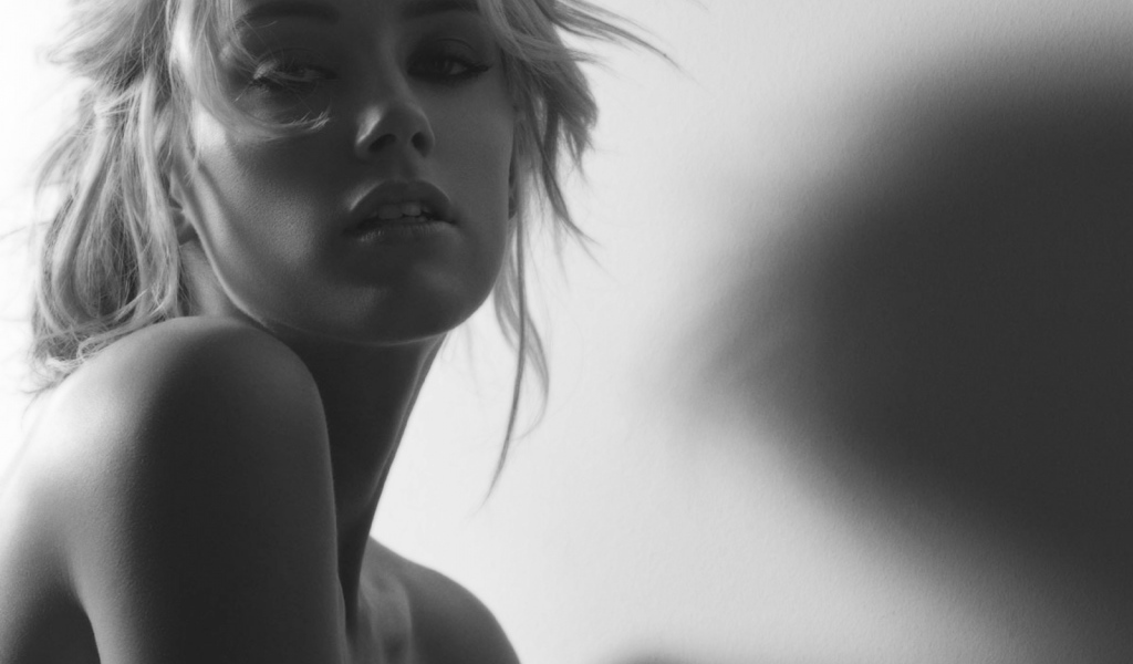 Знаменитая Эмбер Хёрд