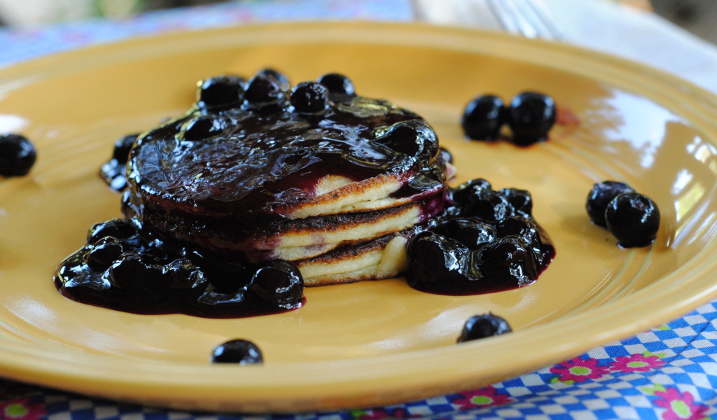 Блины с вареньем на Масленицу
