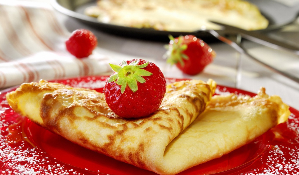 Блины с клубничным джемом на Масленицу