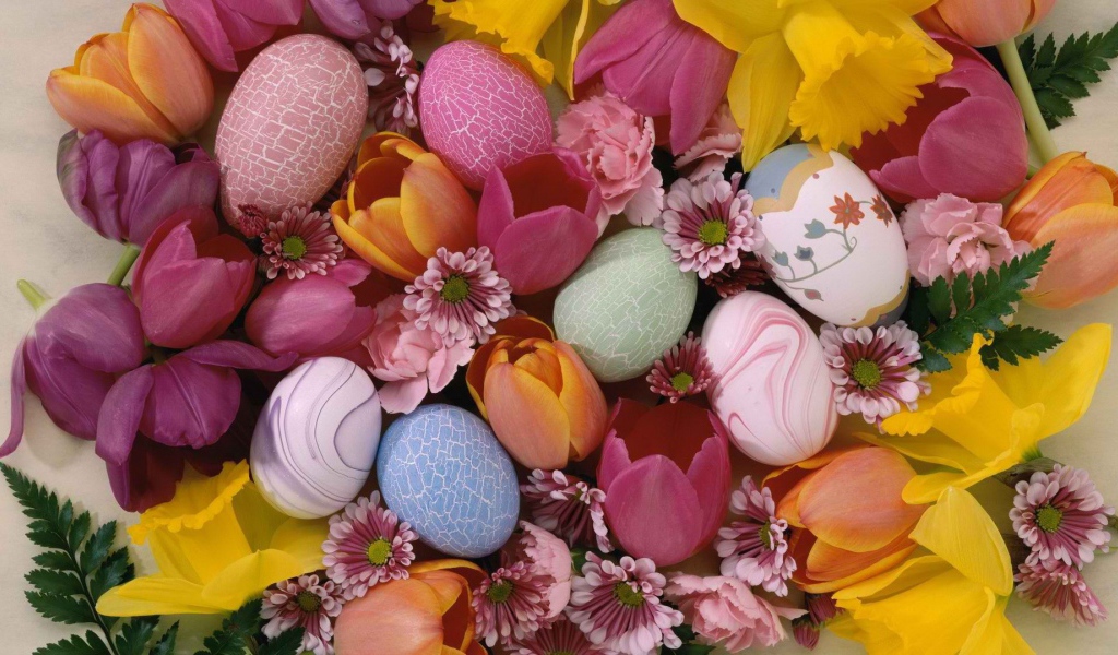 Пасхальные яйца с цветами