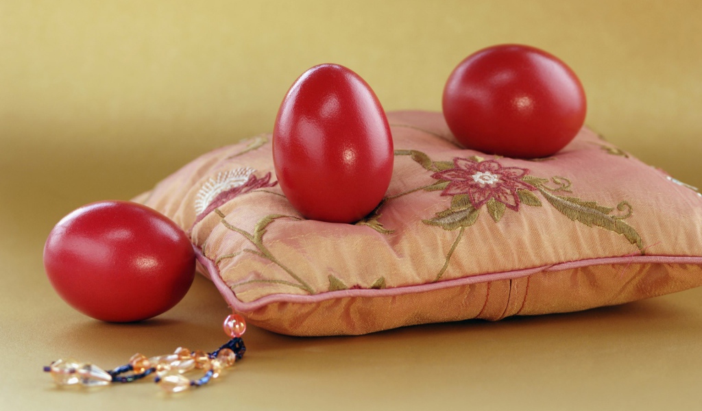 Яйца на подушке на Пасху