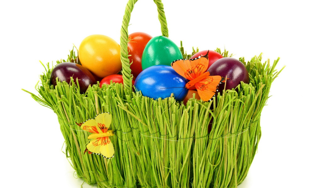 Зеленая корзина с яйцами на Пасху