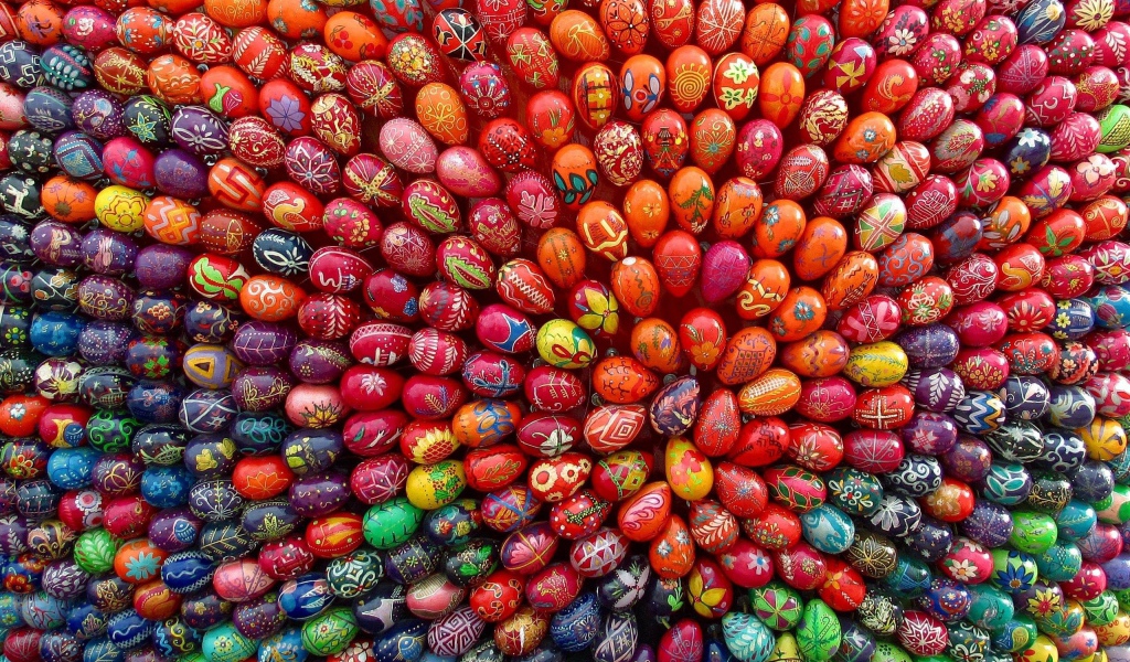 Орнамент из яиц на Пасху