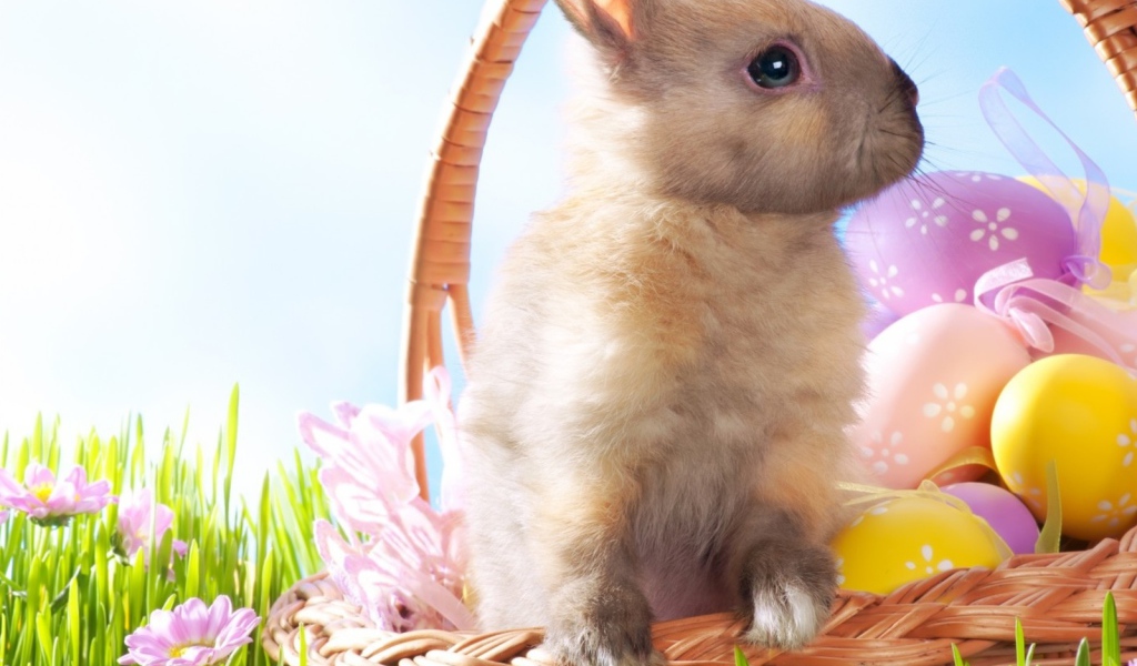 Кролик в корзине на Пасху