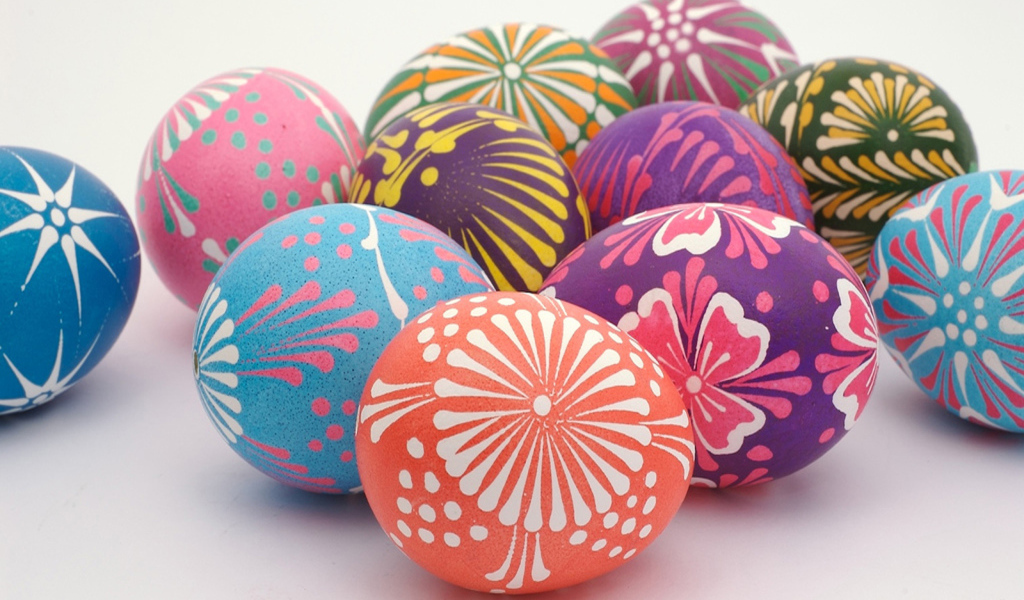 Солнечный орнамент на яйцах на Пасху