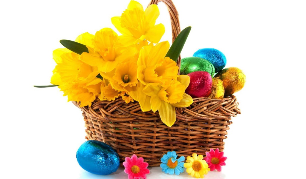 Желтые цветы и яйца на Пасху