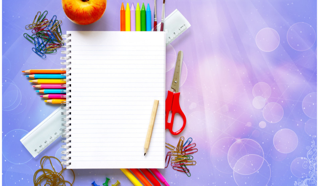 Тетрадь и ручки в День знаний 1 сентября