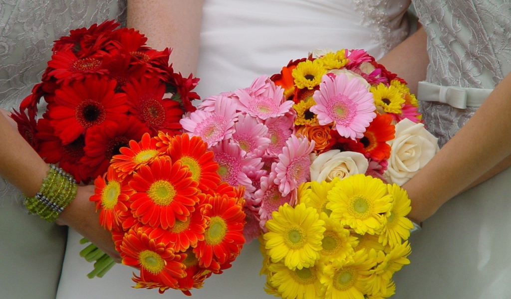 Невесты с букетами