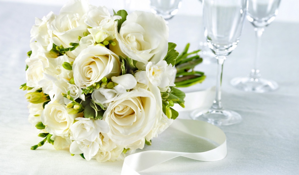 White roses in a wedding bouquet on the table