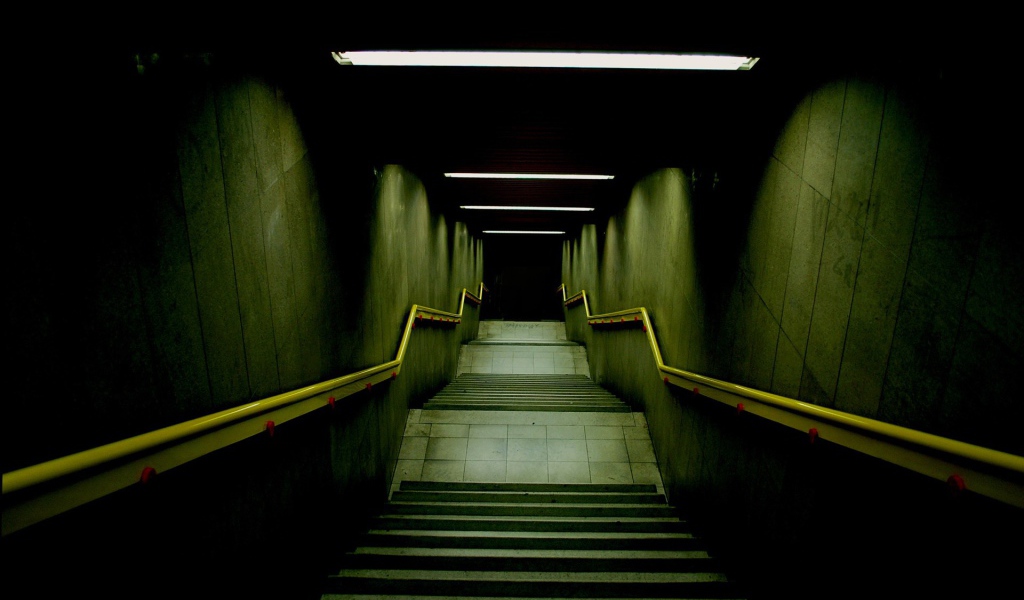 Лестница ведущая в темноту
