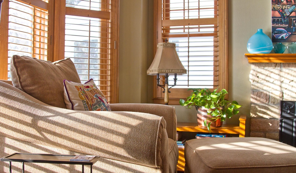 Дизайн комнаты с камином