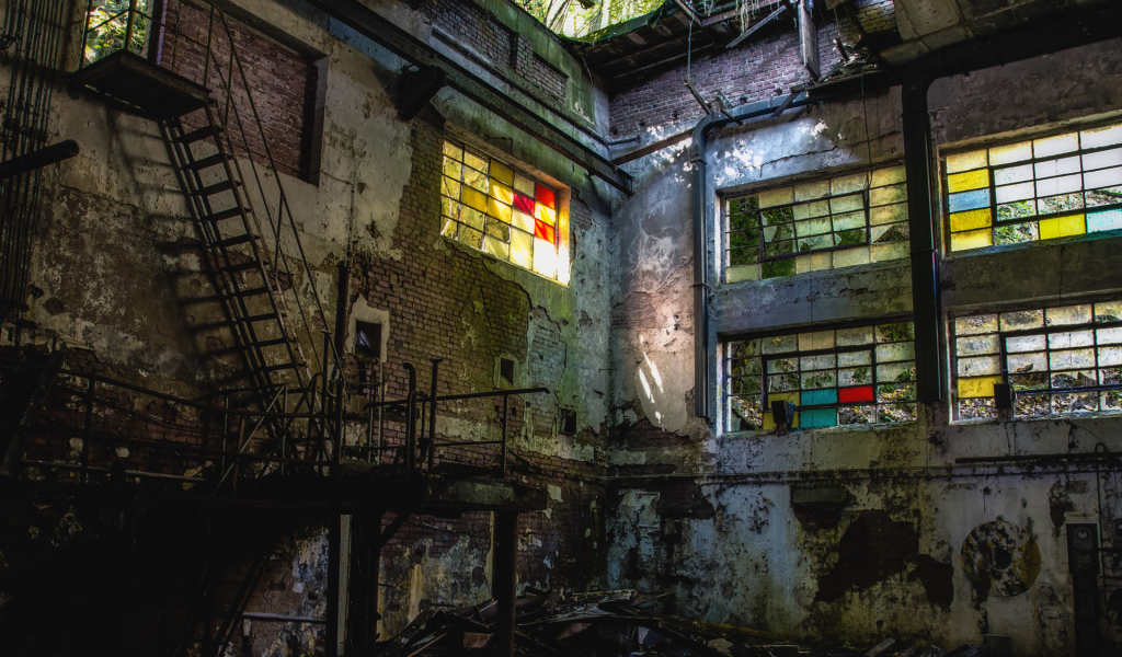 Разрушенный завод