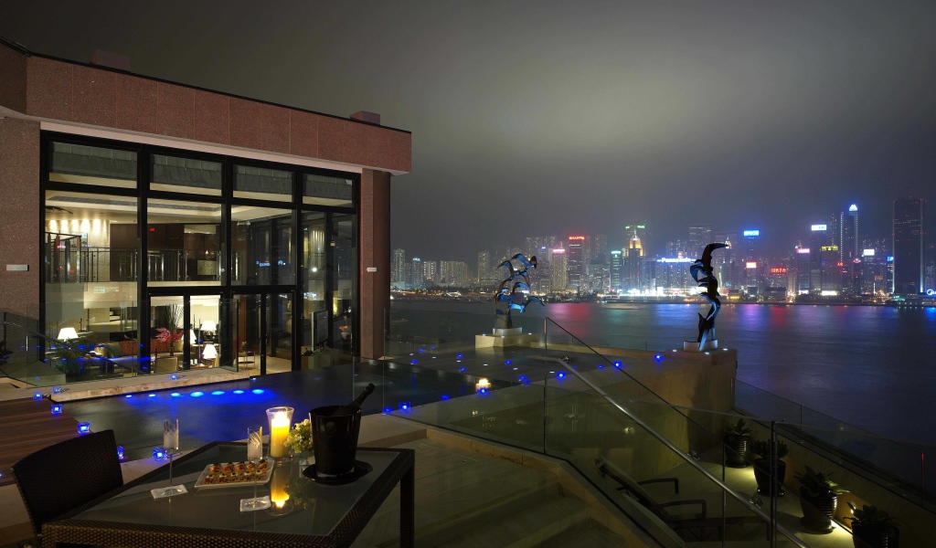 Стиль дома с бассейном